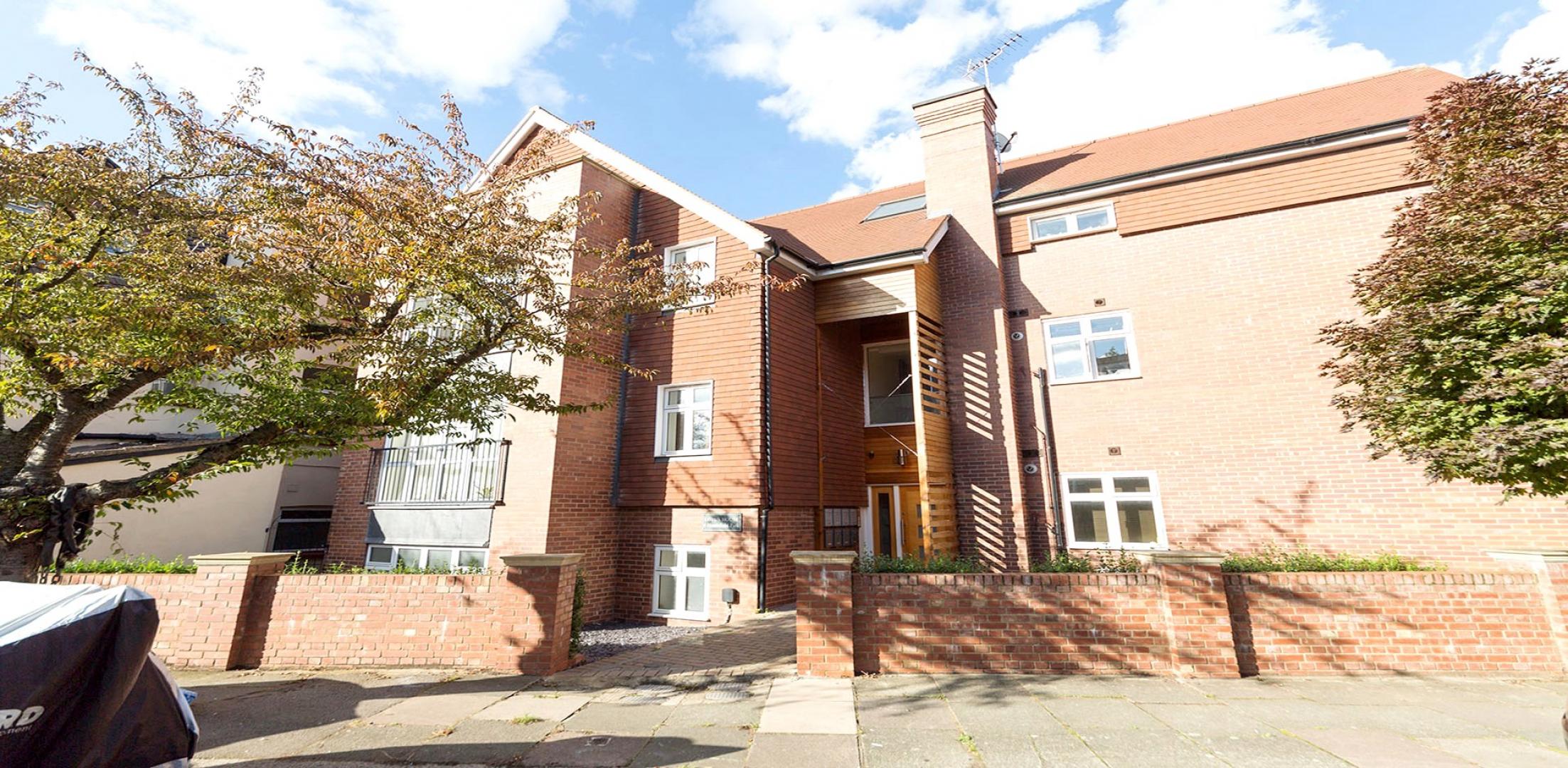 			2 Bedroom, 1 bath, 1 reception Flat			 Heathfield Park, WILLESDEN GREEN